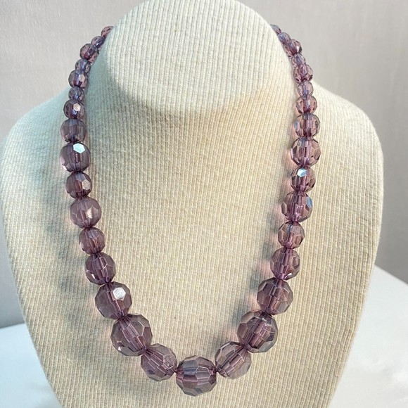 Faceted Bead Necklace Plum Purple Lucite Plastic Graduated - Picture 1 of 5